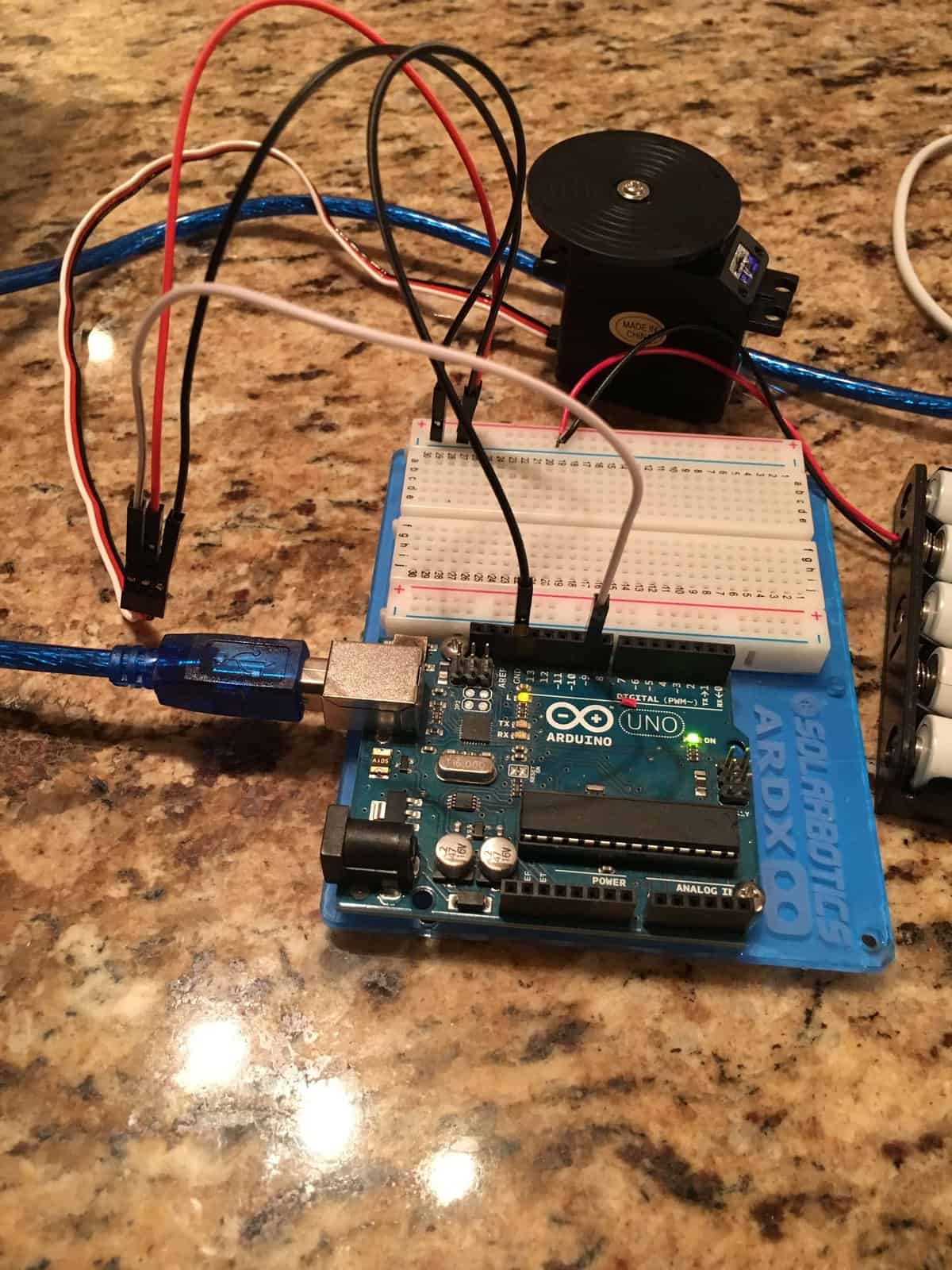 Continuous Rotation servo with external power