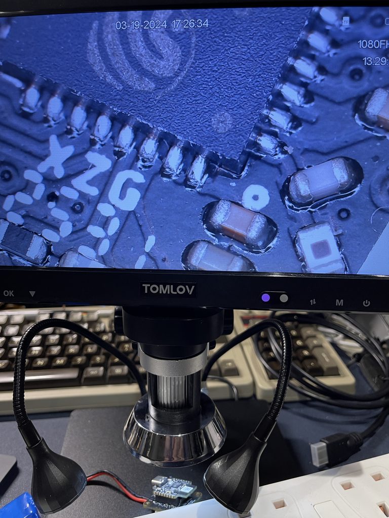 Digital zoom on surface mount parts, with the lens and gooseneck side lights below the screen