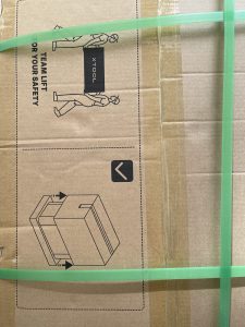 xTool O1 Omni shipping box with a two-person lift warning