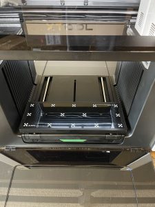 Camera calibration markers on the xTool O1 Omni bed