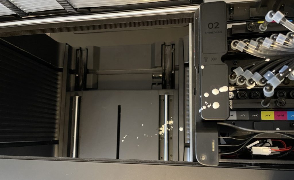 Ink spattered over the xTool O1 Omni carriage after the syringe priming step